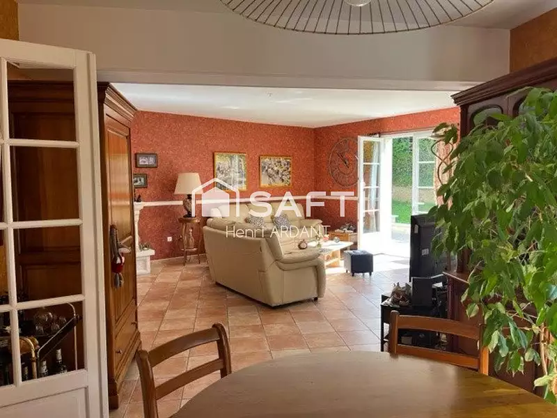 Maison, 240 m²