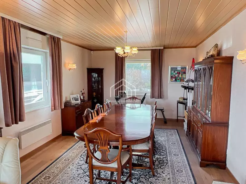 Maison, 196 m²