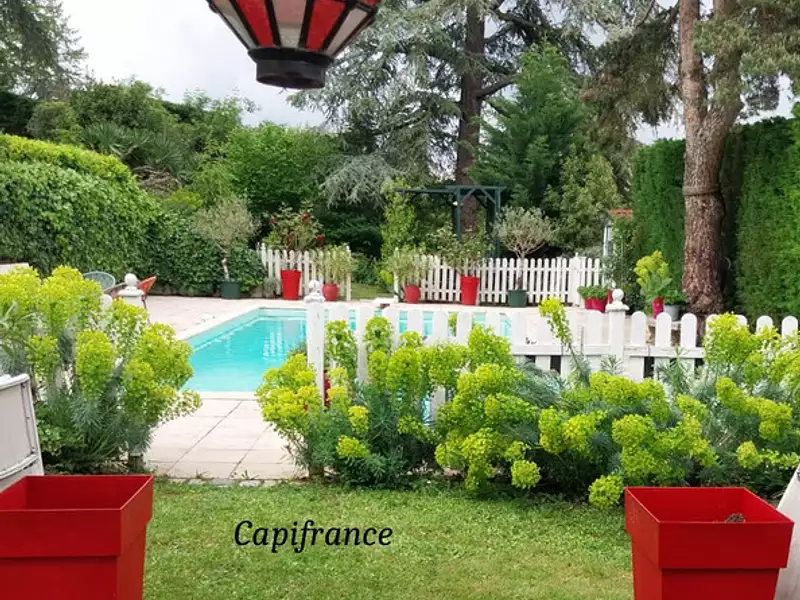 Maison, 230 m²