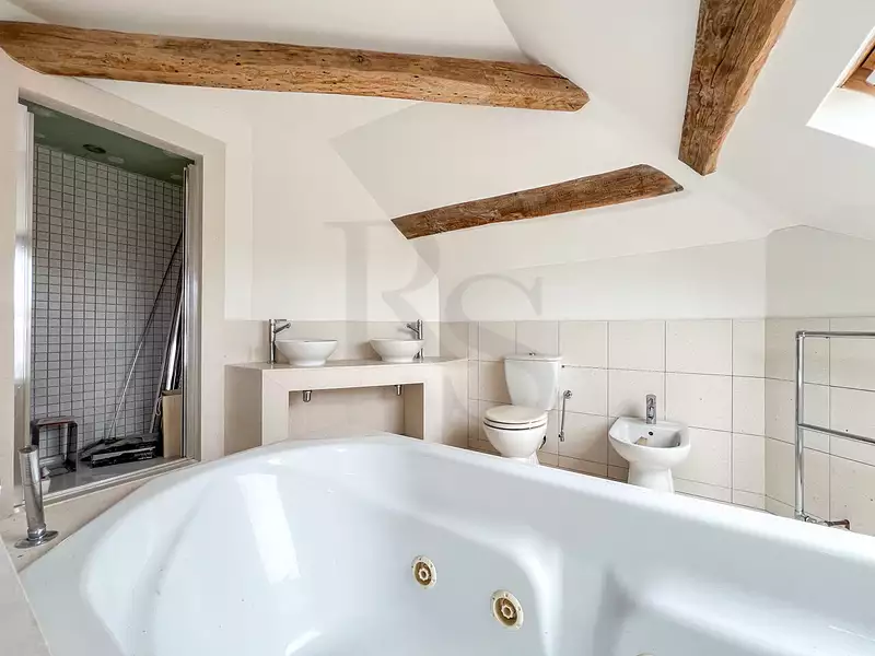 Maison, 630 m²