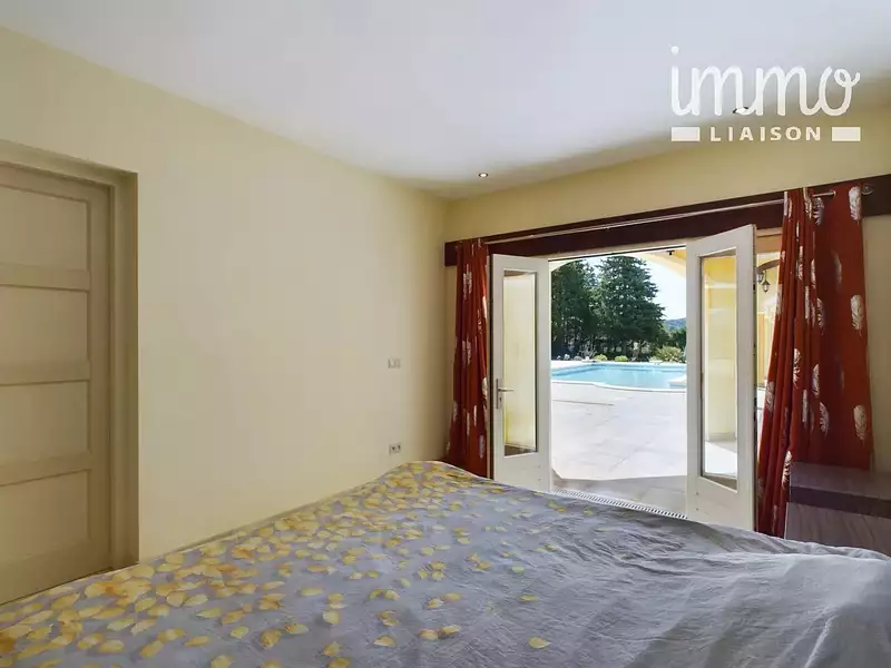 Maison, 230 m²