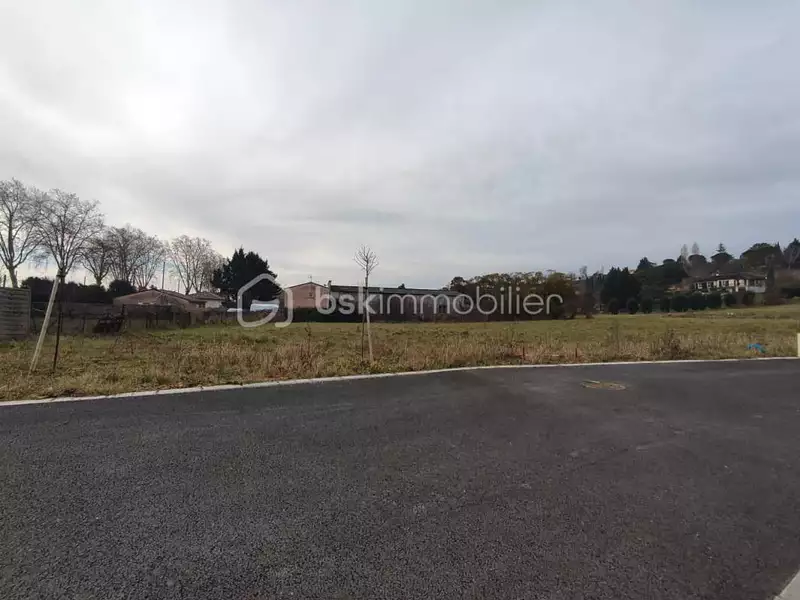 Terrain, 766 m²
