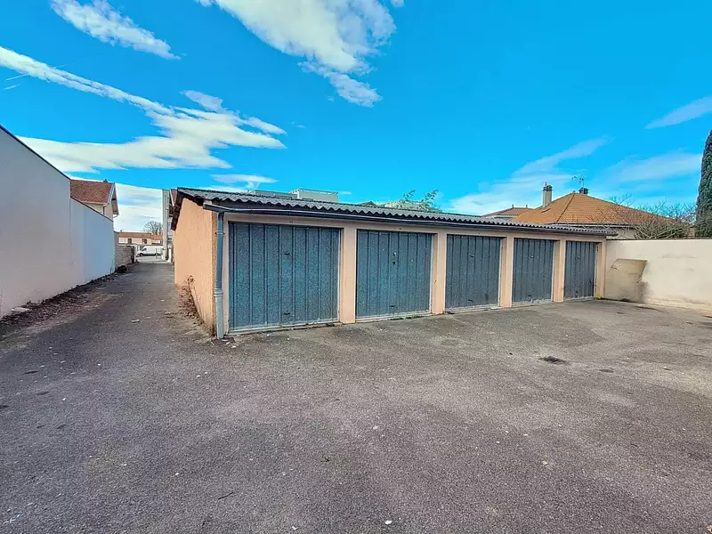 Parking, 240 m²