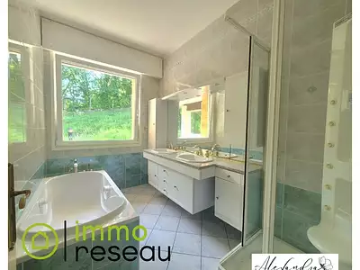 Maison, 240 m²