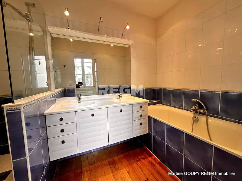 Maison, 341 m²