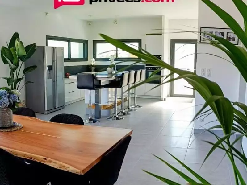 Maison, 225 m²