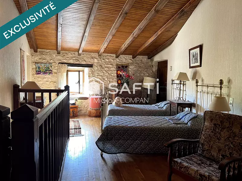 Maison, 240 m²