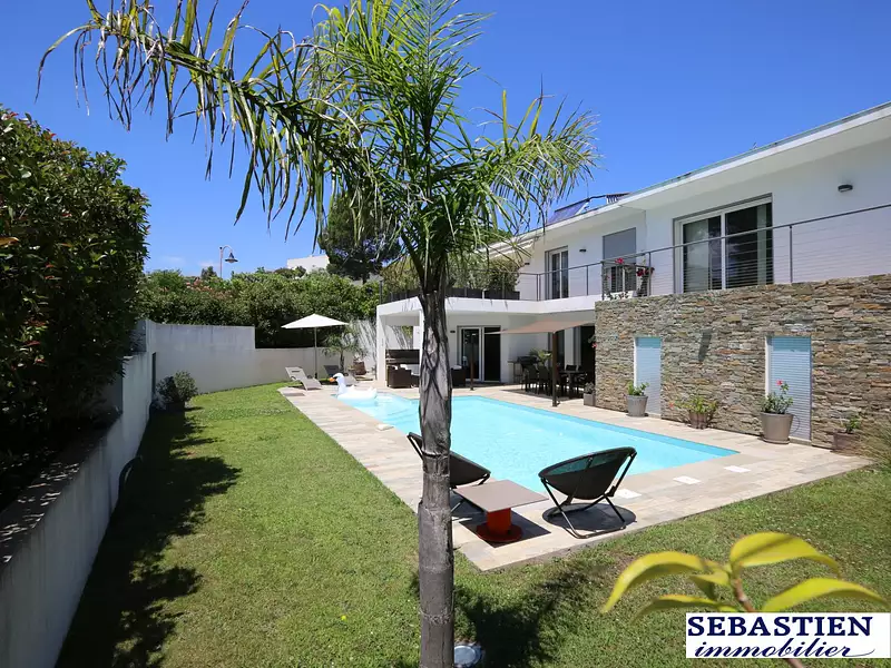 Maison, 243,1 m²