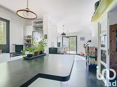 Maison, 196 m²
