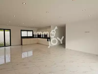 Maison, 111 m²