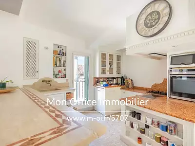 Maison, 225 m²