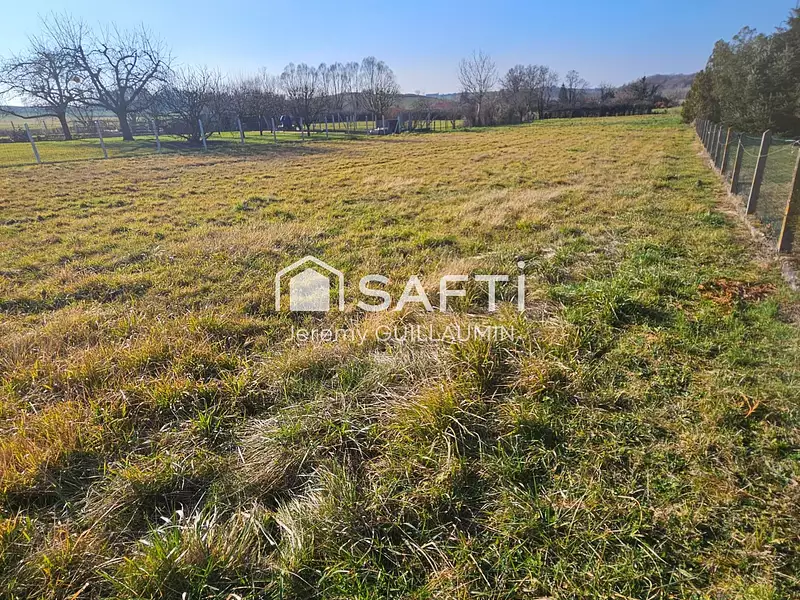 Terrain, 2 052 m²