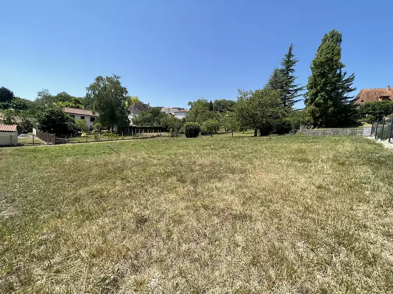Terrain, 836 m²