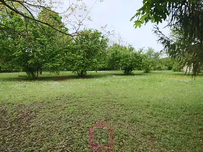 Terrain, 2 100 m²