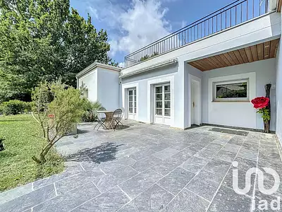 Maison, 239 m²