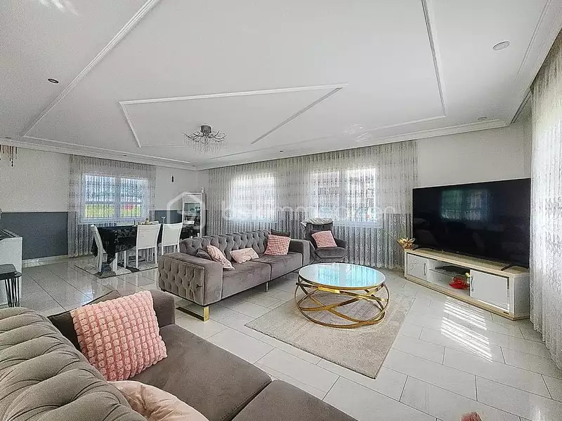 Maison, 280 m²