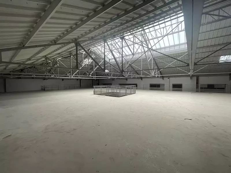 Divers, 1 900 m²
