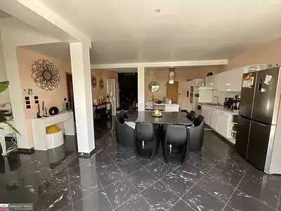 Maison, 214 m²