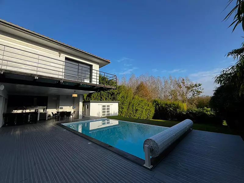 Maison, 166 m²