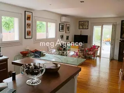 Immeuble, 319 m²