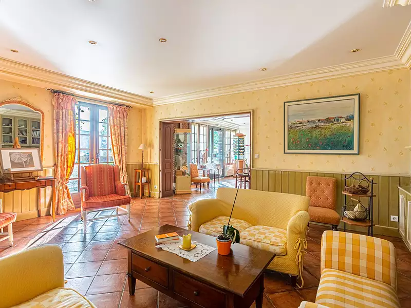 Maison, 1 565 m²