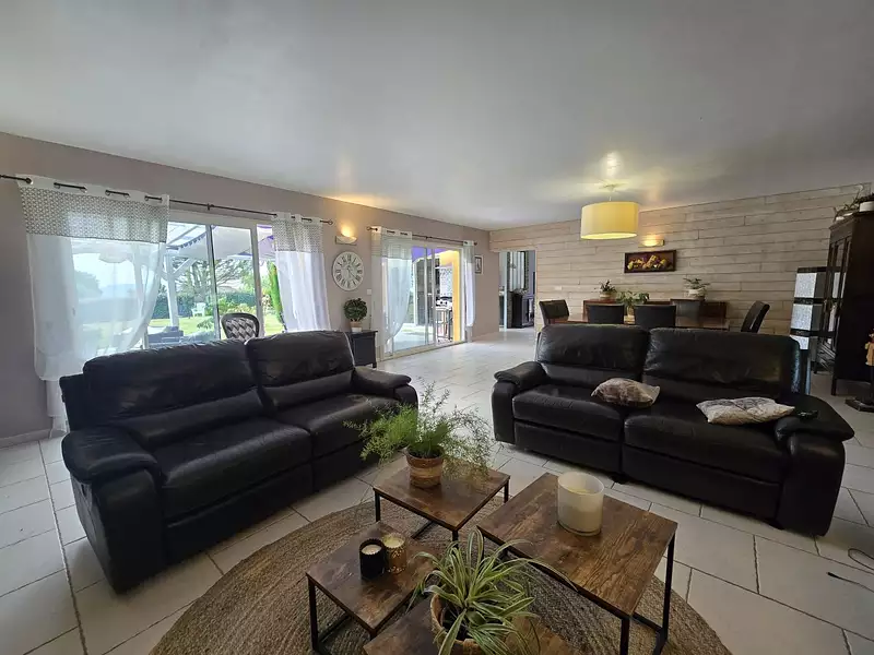 Maison, 245 m²