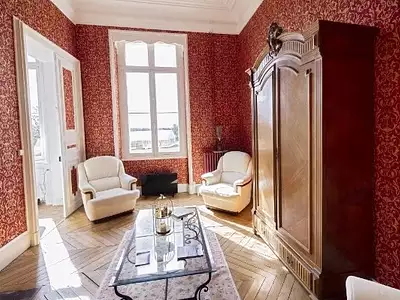 Maison, 1 225 m²
