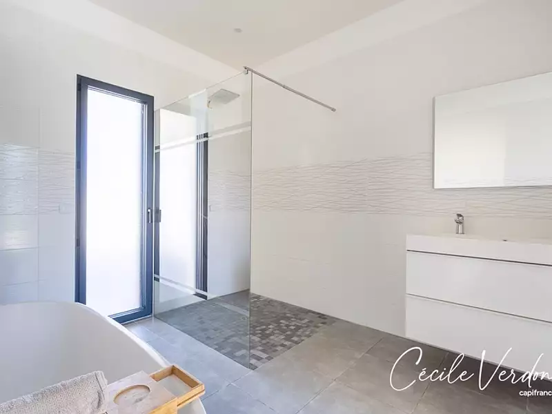 Maison, 281 m²