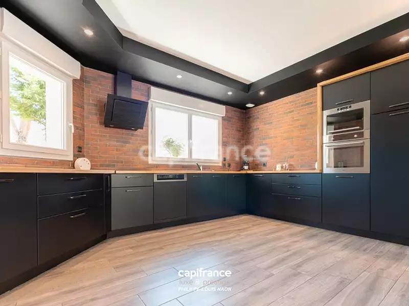 Maison, 260 m²