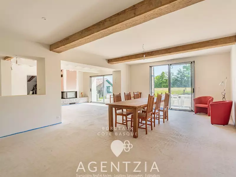 Maison, 670 m²