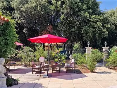 Maison, 277 m²