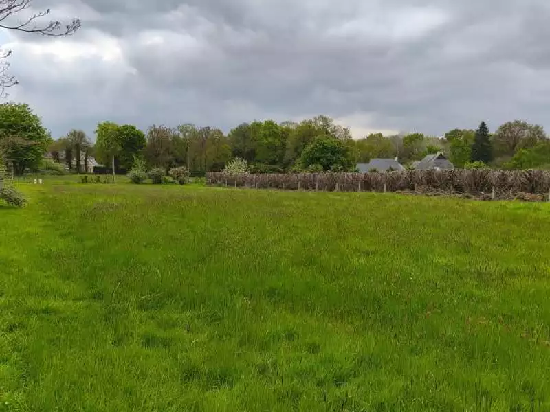 Terrain, 743 m²