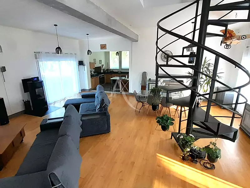 Maison, 256,1 m²
