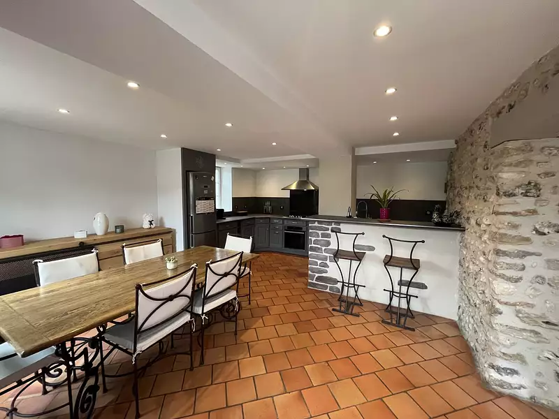 Maison, 240 m²