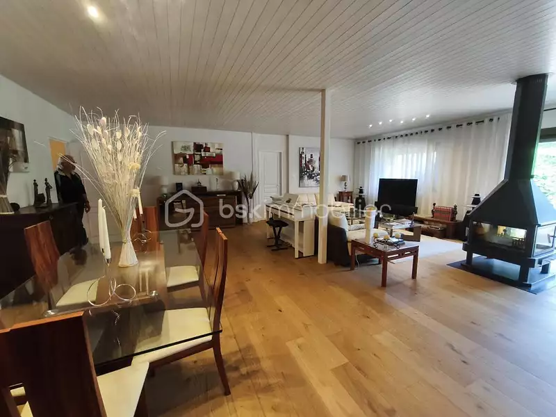Maison, 221 m²