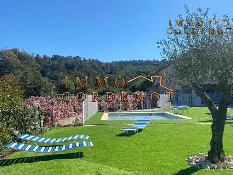 Terrain, 217 m²