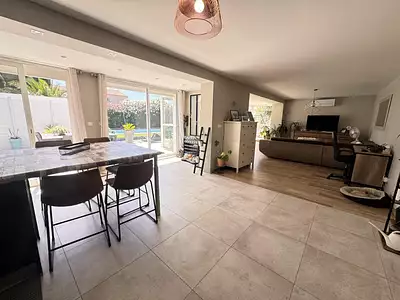 Maison, 225 m²