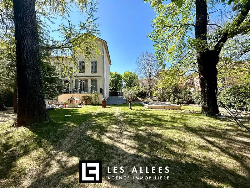 Maison, 245 m²
