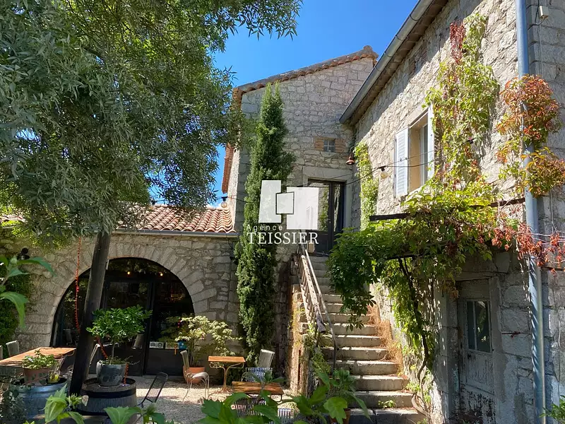 Maison, 235 m²