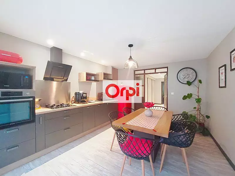 Maison, 235 m²