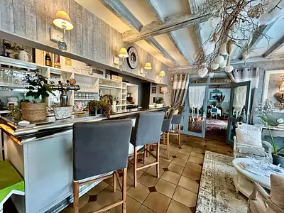 Maison, 1 300 m²