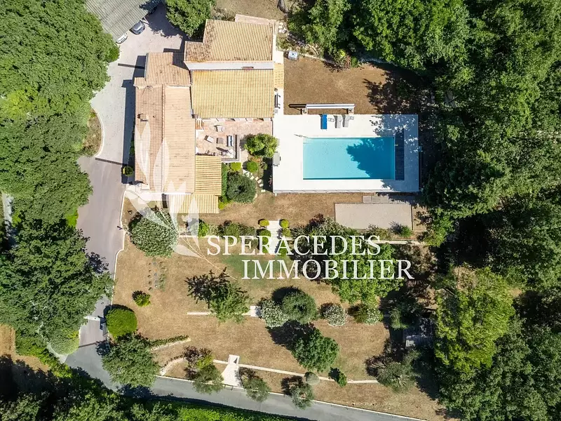 Maison, 248 m²