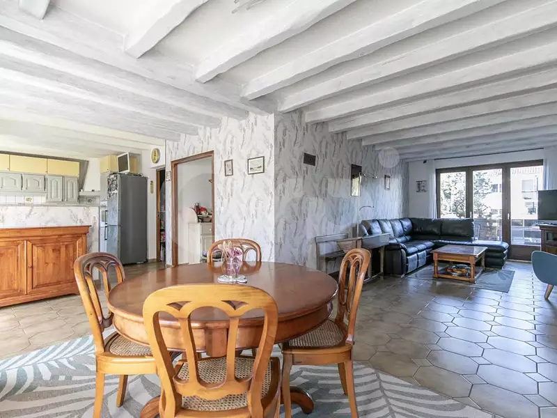 Maison, 166 m²