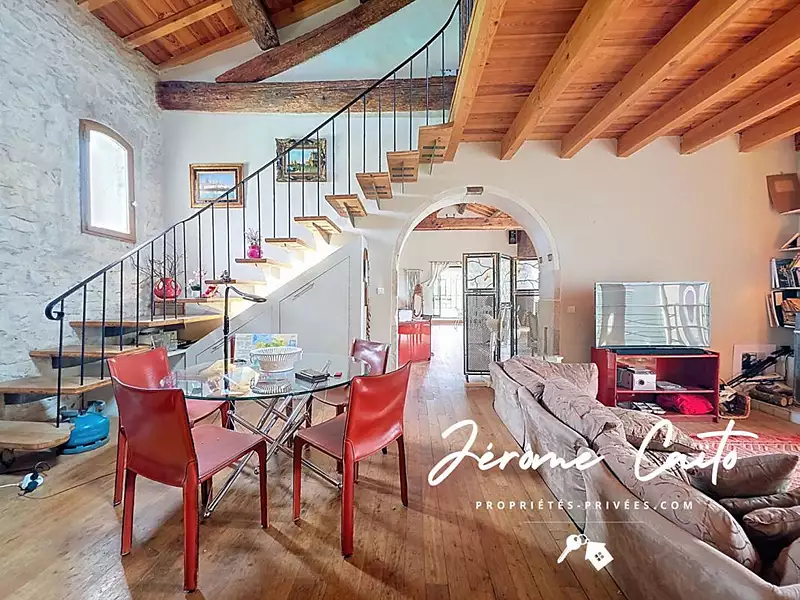 Immeuble, 1 358 m²