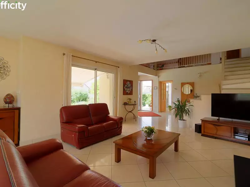 Maison, 215 m²
