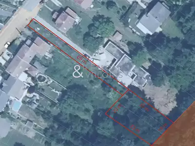 Terrain, 700 m²