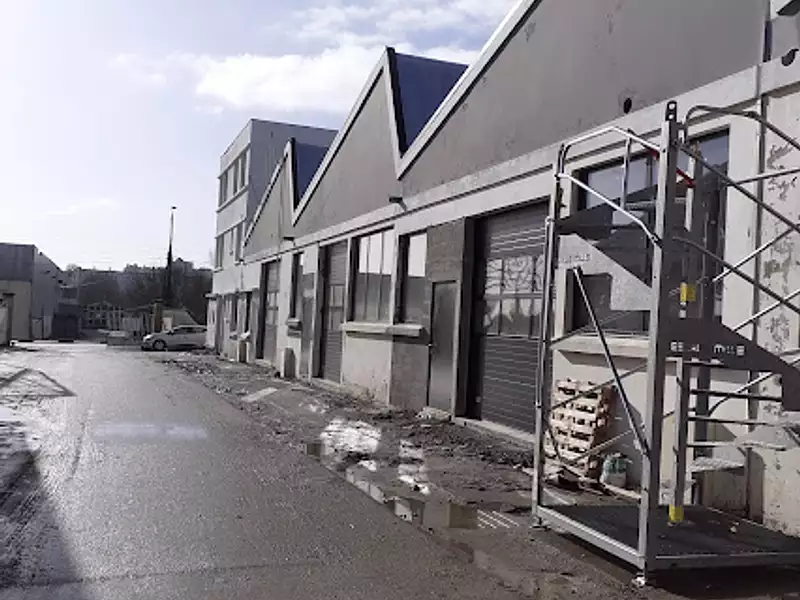 Divers, 300 m²