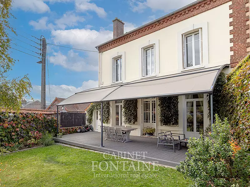 Maison, 245 m²