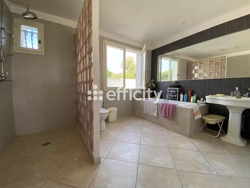 Maison, 220 m²