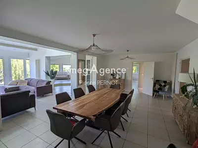 Maison, 240 m²